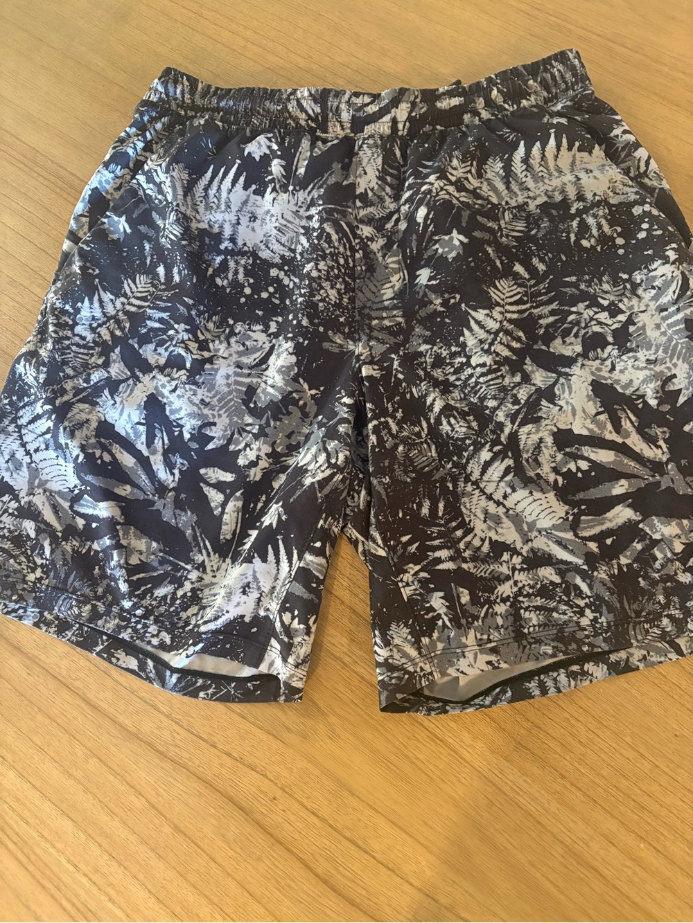 Men's Black & White Fern-Print Swim Shorts
